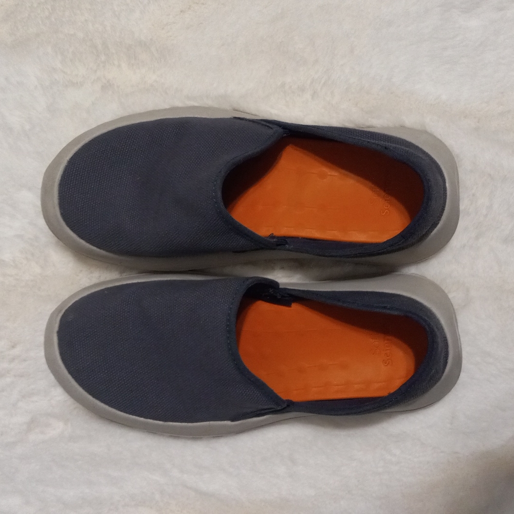 Soft science, slip on navy shoes